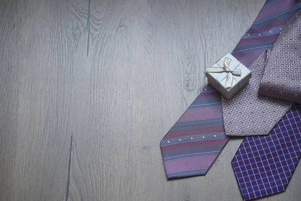 紳士・ネクタイファッション、ショッピング、父の日の概念. — ストック写真
