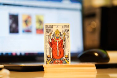  Odaklanamayan illüstrasyon tarot kartları.