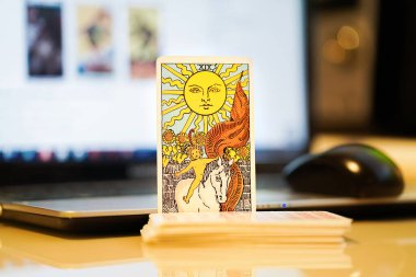  Odaklanamayan illüstrasyon tarot kartları.