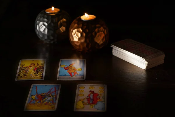 Таро-карти, ворог, що говорить обряд окультними і езотеричними символами.. — стокове фото