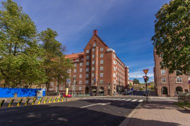 Helsinki, Finlandiya - 02 Eylül 2019: Ulaşım limanı ve halkı olmayan şehir sokakları.