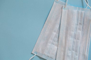 Virüs ve hastalıklara karşı korunmak için tıbbi maske. Pandemik koronavirüs. Viral hastalıkların önlenmesi. Alerjik reaksiyon. 