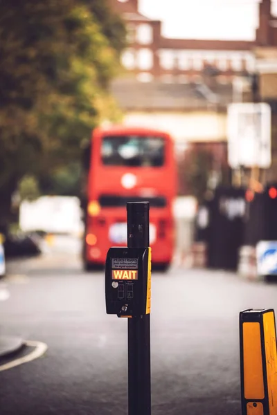 Parkuhr an der Straße von London — Stockfoto