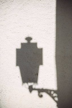 Duvar sokak fener gölgesi