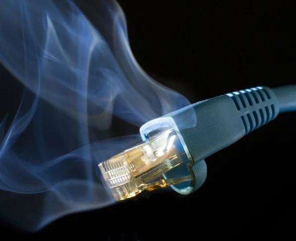 Conexión de ordenador con humo — Foto de Stock