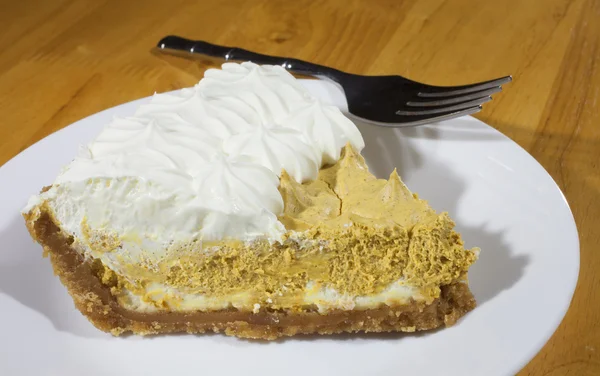 Doce sobremesa de torta de abóbora chicoteada — Fotografia de Stock