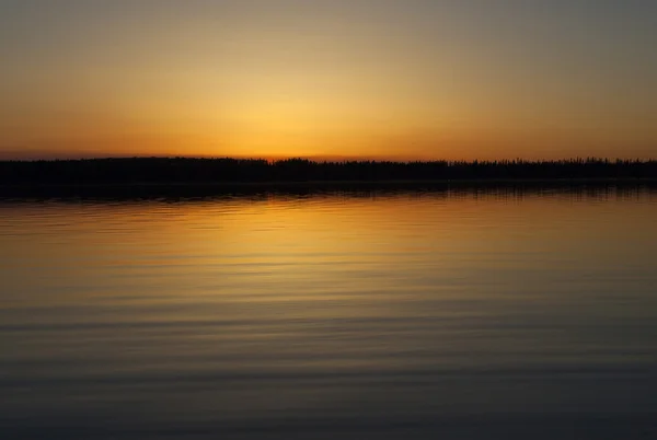 Última luz sobre um lago — Fotografia de Stock