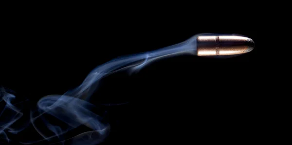 Beschleunigungskugel mit Rauch — Stockfoto