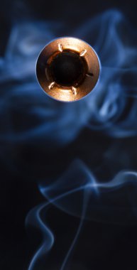 Duman arkasında kurşun uçan