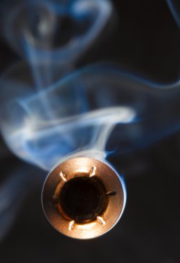 Duman ile gelen mermi