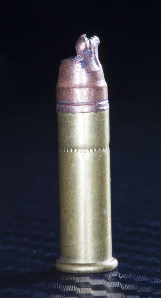 Zjizvenou okrajovým bullet — Stock fotografie