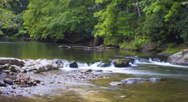 Küçük dere art arda sıralı