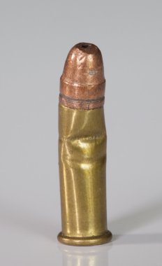 Bir rimfire üzerinde bükülmüş pirinç