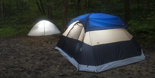 Liten skog campingplats — Stockfoto