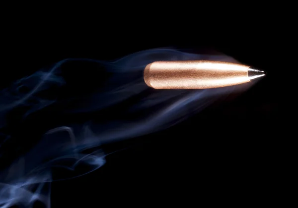 一発の弾丸と煙 — ストック写真
