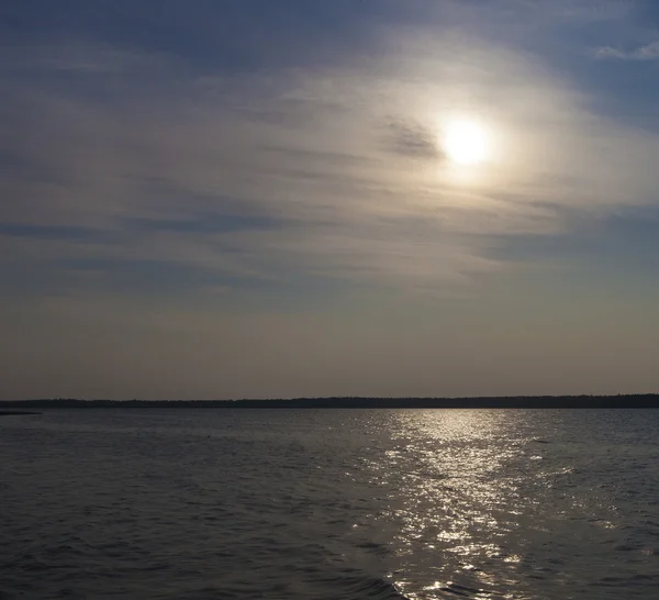 Nubes sobre el agua — Foto de Stock