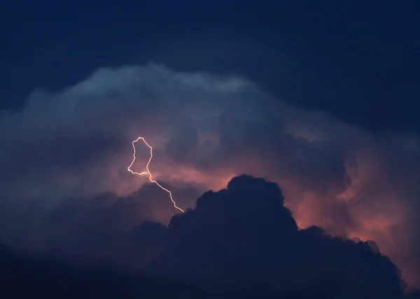 구름에서 번개 올가미 — 스톡 사진
