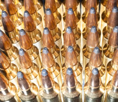 Arkadan aydınlatmalı tüfek mühimmat