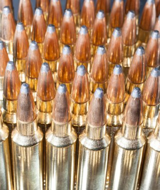 Parlak uzun mermi yaktı