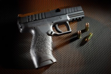 Polimer tabanca bir mat