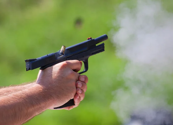 No momento em que uma arma é disparada — Fotografia de Stock