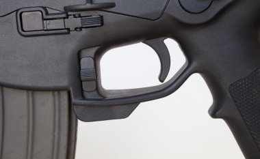 Bir saldırı tüfeği alt alıcısı