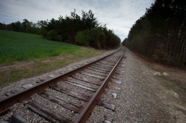 Bulutlu tren rayları