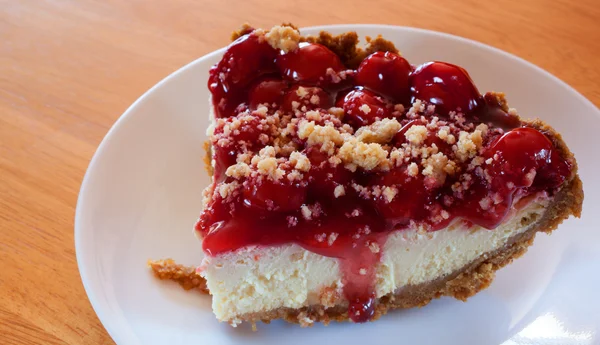 Sweet cheesecake and cherries — Stock Photo, Image