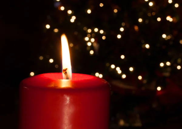 Яркая праздничная свеча — стоковое фото