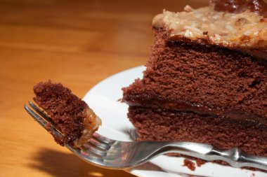 Pasta büyük ısırık