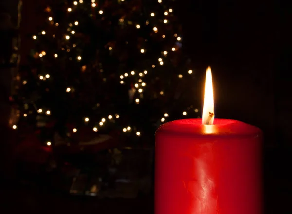 Helle Flamme zu Weihnachten — Stockfoto