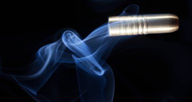 Tüfek mermi ve duman