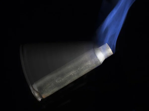 Üres puska burkolat és a dohányzás mozgó — Stock Fotó