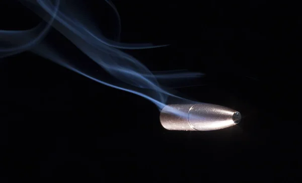 Měděná kulka a modrý kouř — Stock fotografie