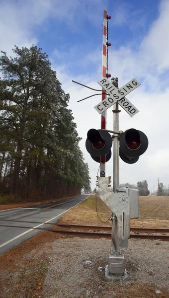 Cruce y señalización ferroviaria — Foto de Stock