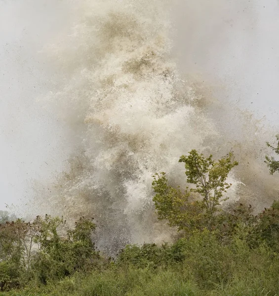 Panache d'explosion d'eau — Photo