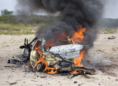 Araba yakma bomba