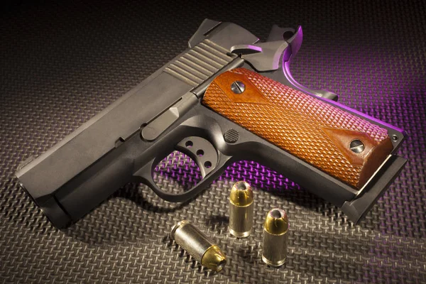 Pistola púrpura resaltada — Foto de Stock