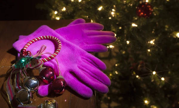 Guantes rosados para Navidad — Foto de Stock