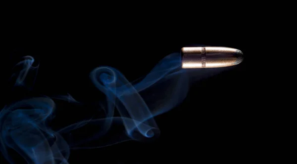 Kogel en rook — Stockfoto