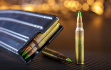 Cephane ve dergi için bir Ar-15