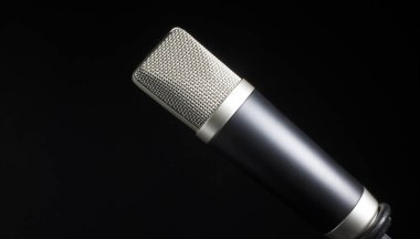 Mikrofon karanlıkta