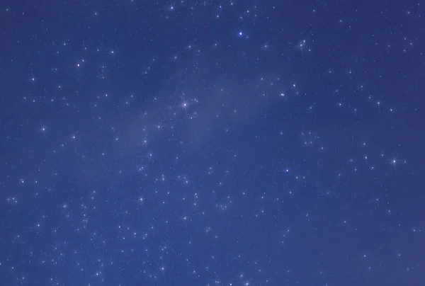 Тонка хмара перед зірками — стокове фото