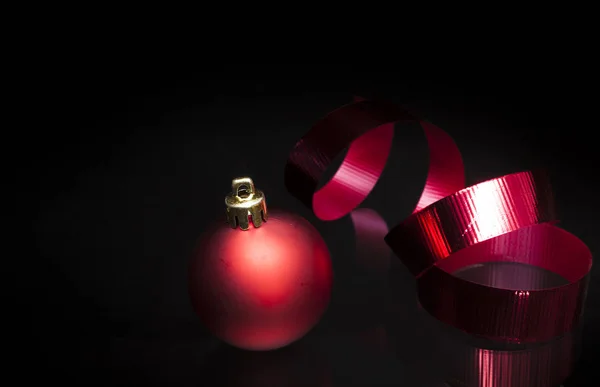 Bombilla y cinta de Navidad —  Fotos de Stock