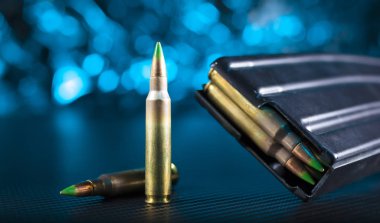 Bir Ar-15 ve metal dergisi için cephane