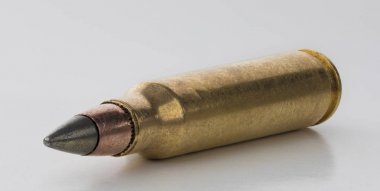 Beyaz bir arka plan üzerinde M855 Epr kartuş