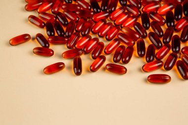 Eczacılıkla ilgili ilaçlar. Kırmızı kapsül hapları 