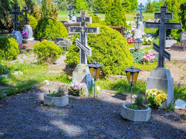 Kallaste, Estonya, Mai 19, 2018: Eski İnananlar veya Hıristiyan veya Ortodoks mezarlığı.
