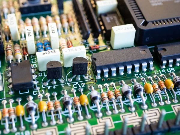 Primer Plano Placa Circuito Electrónico Impreso Con Procesador Muchos Componentes — Foto de Stock