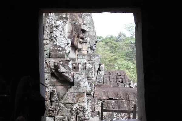 Window of the ancient temple in Cambodia — Stock Photo, Image